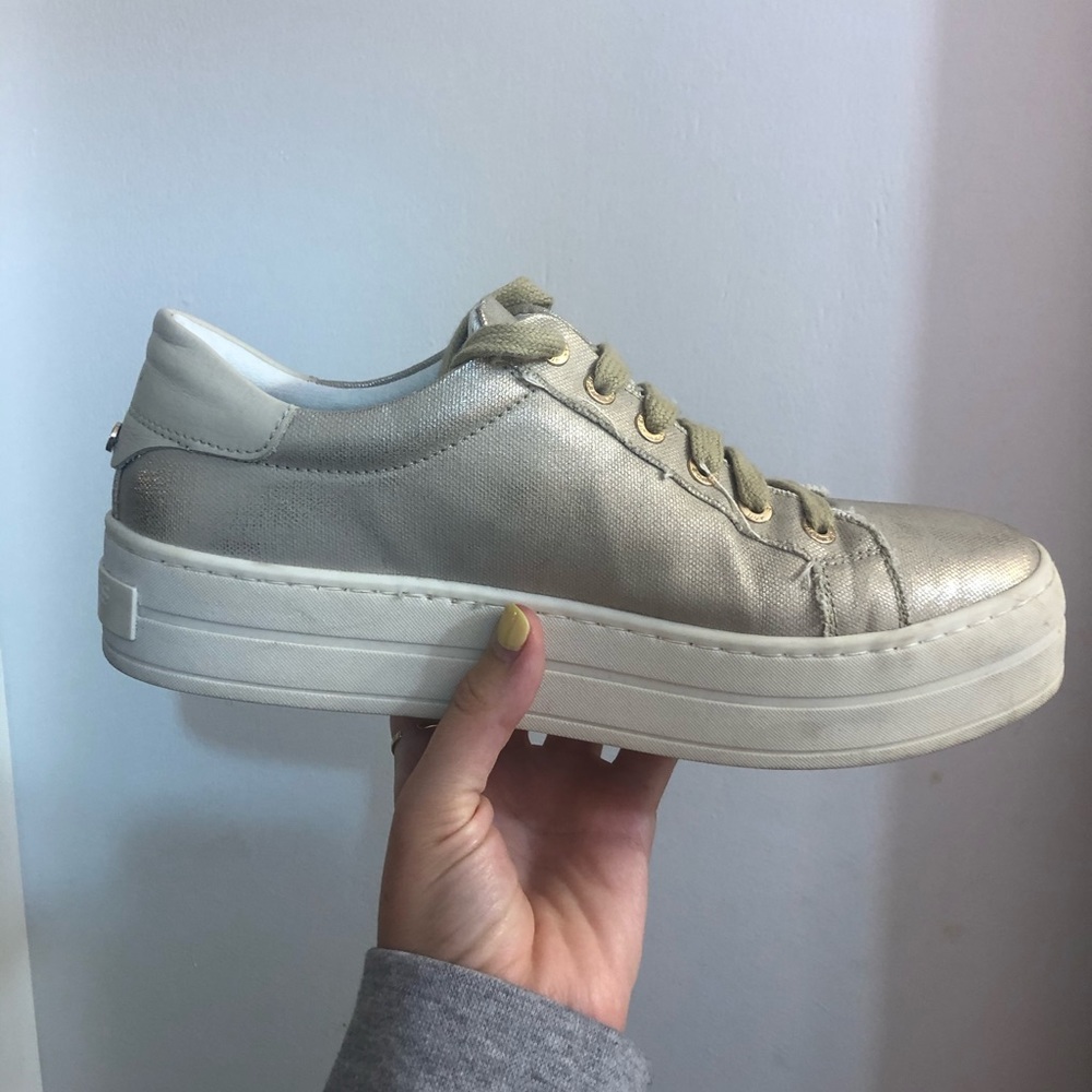 j slide sneakers